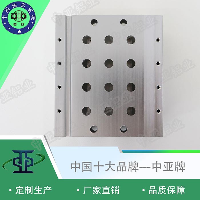 新羅衛生間門(mén)鋁型材定制